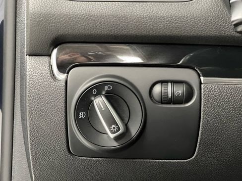 Used 2012 Volkswagen Golf 4-Door image 26