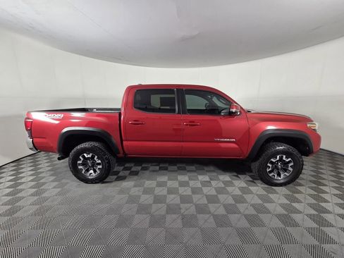 Used 2018 Toyota Tacoma TRD Off-Road AWD/4WD image 4