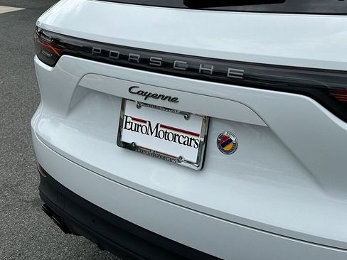 Certified 2023 Porsche Cayenne Platinum Edition AWD/4WD image 34