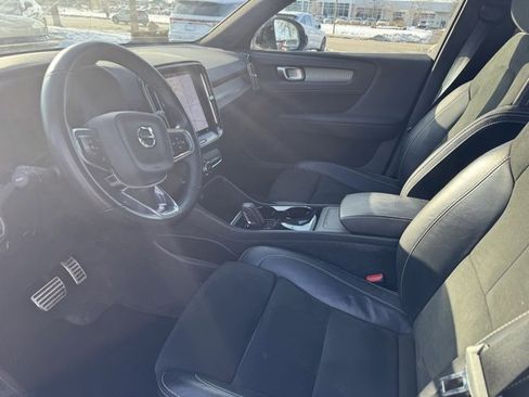 Used 2022 Volvo XC40 P8 Recharge Plus image 9
