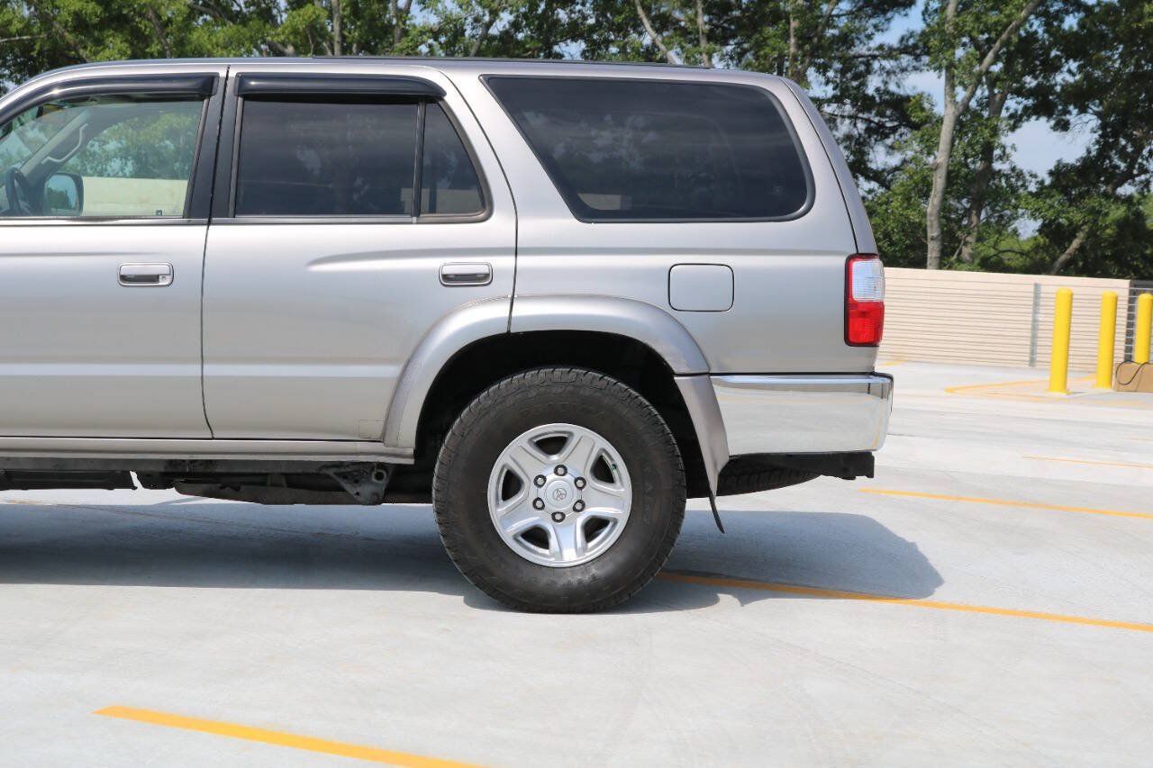 Used 2002 Toyota 4Runner SR5 AWD/4WD image 38