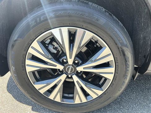Certified 2023 Nissan Rogue SV w/ SV Premium B Package FWD image 11