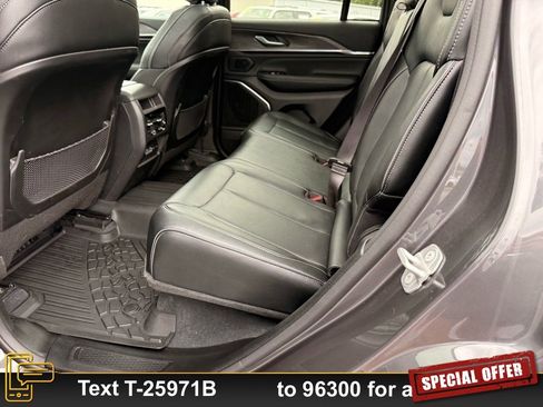 Used 2023 Jeep Grand Cherokee Overland image 15