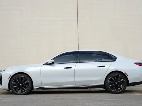 Used 2023 BMW 740i RWD image 9