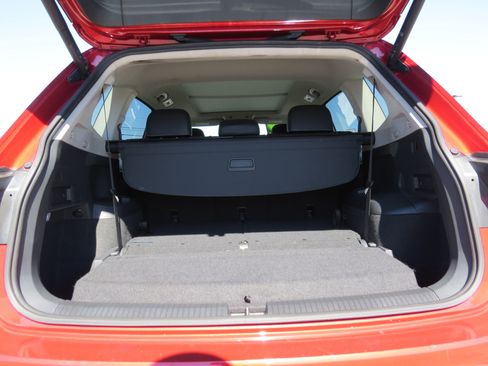 Used 2022 Volkswagen Tiguan SE w/ Panoramic Sunroof Package image 14