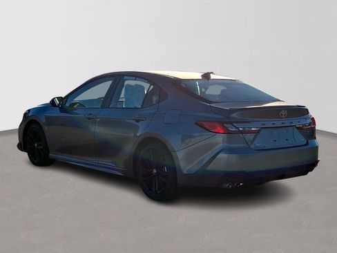 Used 2025 Toyota Camry SE image 4