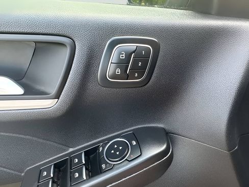 Used 2025 Ford Escape Platinum AWD/4WD image 16