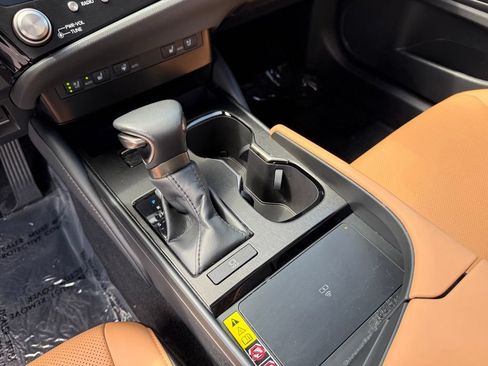 Used 2024 Lexus ES 350 w/ Premium Package FWD image 13