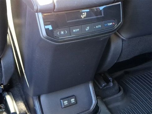 Used 2020 Toyota Highlander XLE image 11