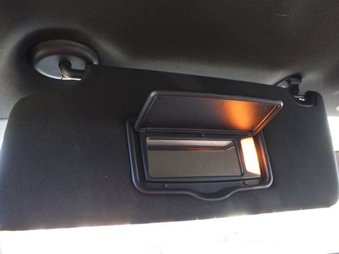 Used 2018 Ford Explorer XLT image 41