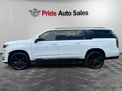 Used 2023 Cadillac Escalade ESV Sport AWD/4WD image 4