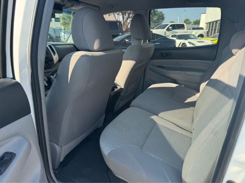 Used 2015 Toyota Tacoma PreRunner w/ SR5 Package RWD image 5