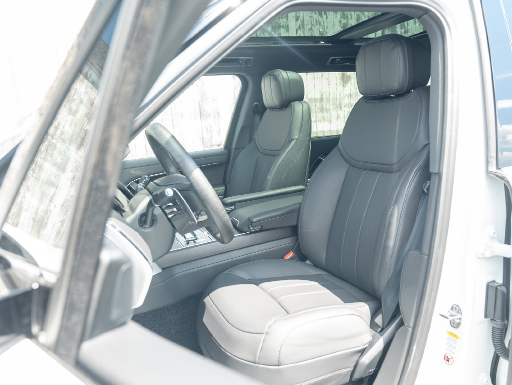 New 2026 Land Rover Range Rover Long Wheelbase SE AWD/4WD image 18