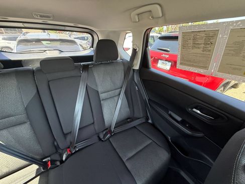 Used 2025 Nissan Rogue SV FWD image 38