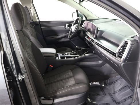 Used 2024 Kia Sorento LX FWD image 30