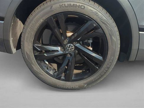 Used 2024 Volkswagen Tiguan SE R-Line FWD image 7