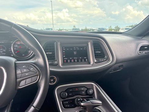 Used 2022 Dodge Challenger SXT RWD image 17