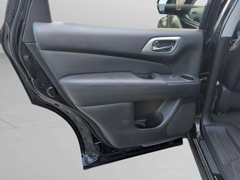 Used 2020 Nissan Pathfinder SL image 32