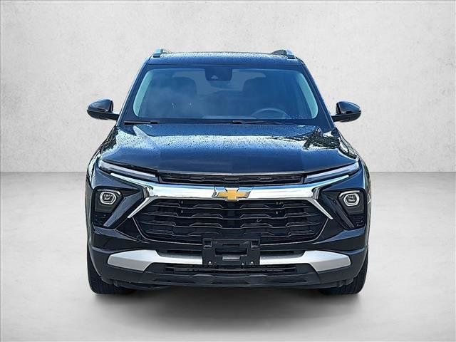 Used 2025 Chevrolet TrailBlazer LT FWD image 2