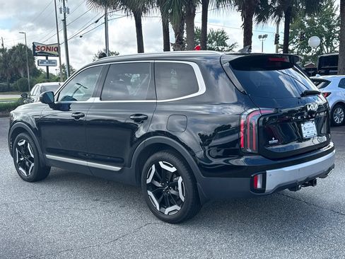 Certified 2024 Kia Telluride EX w/ EX Captain's Chair Package FWD image 5