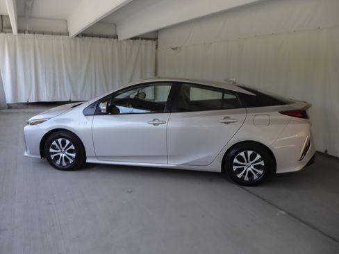 Used 2021 Toyota Prius Prime XLE FWD image 24
