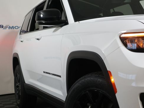 Used 2024 Jeep Grand Cherokee L Laredo AWD/4WD image 3