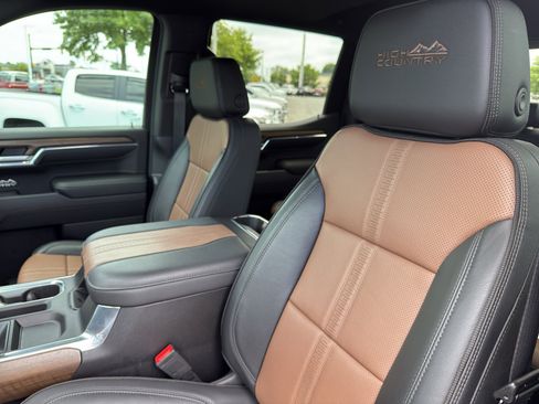 Used 2023 Chevrolet Silverado 1500 High Country w/ High Country Premium Package image 16