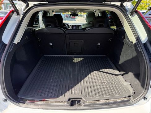Used 2023 Volvo XC60 B5 Plus image 19