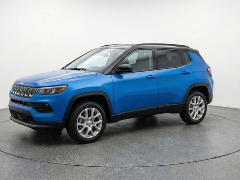 Used 2025 Jeep Compass Limited image 3
