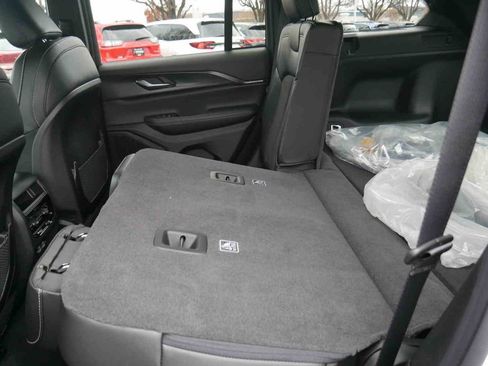 New 2025 Jeep Grand Cherokee Altitude image 16