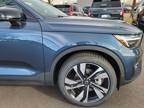 New 2026 Volvo XC40 B5 Ultra w/ Climate Package image 6