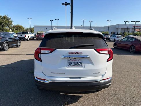 Used 2024 GMC Terrain SLT AWD/4WD image 5