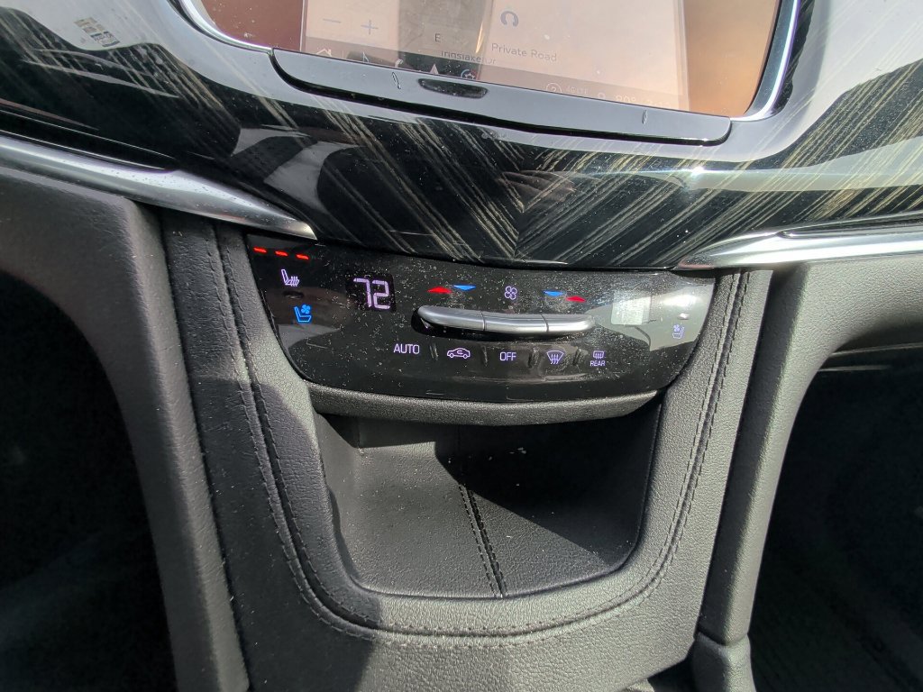 Used 2024 Cadillac XT6 Premium Luxury w/ Technology Package AWD/4WD image 17