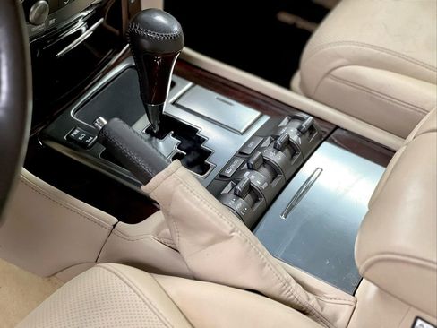 Used 2011 Lexus LX 570 4WD w/ Luxury Pkg image 33