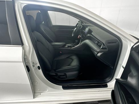 Used 2021 Toyota Camry SE FWD image 29