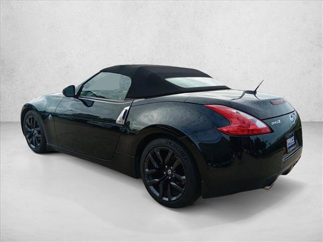 Used 2017 Nissan 370Z Touring RWD image 8