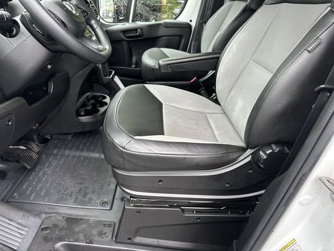 Used 2025 RAM ProMaster 2500 w/ Convenience Group FWD image 12