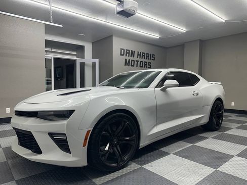 Used 2017 Chevrolet Camaro SS RWD image 2