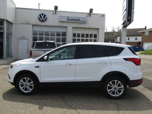 Used 2019 Ford Escape SE image 1