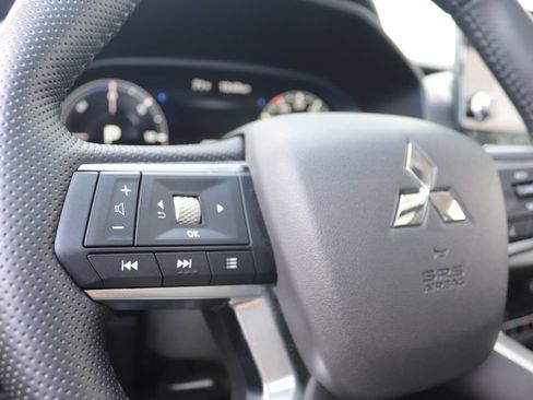 Used 2025 Mitsubishi Outlander 4WD Plug-In Hybrid image 33