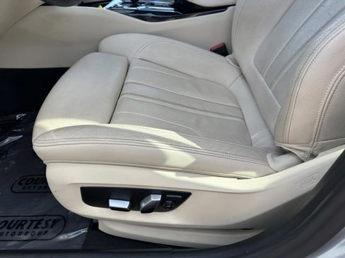 Used 2019 BMW 530i w/ Premium Package image 22