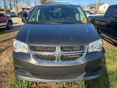 Used 2016 Dodge Grand Caravan SXT w/ UConnect Hands-Free Group image 2
