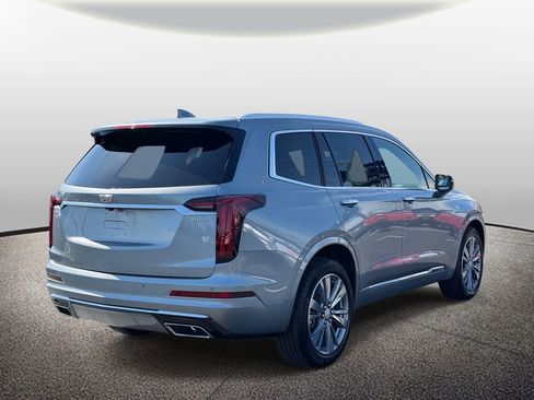 Used 2025 Cadillac XT6 Premium Luxury image 2