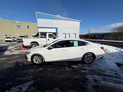 Used 2023 Chevrolet Malibu LT image 2