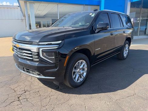Used 2025 Chevrolet Tahoe Premier AWD/4WD image 3
