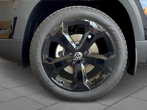 Used 2025 Volkswagen Taos SEL w/ Black Wheel Plus Package image 11