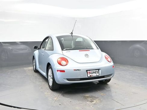 Used 2009 Volkswagen Beetle Coupe FWD image 9