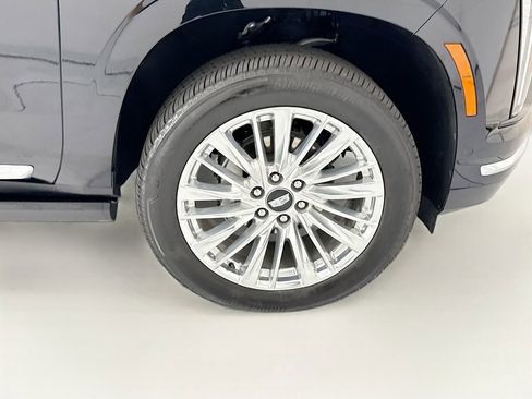 Used 2026 Cadillac Escalade Luxury AWD/4WD image 31