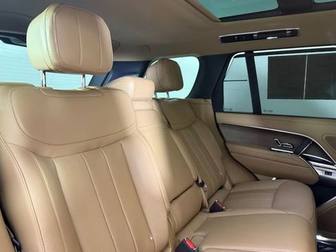 Used 2025 Land Rover Range Rover SE image 29