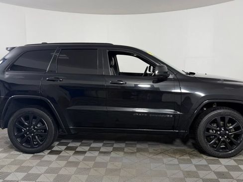 Used 2019 Jeep Grand Cherokee Altitude AWD/4WD image 10